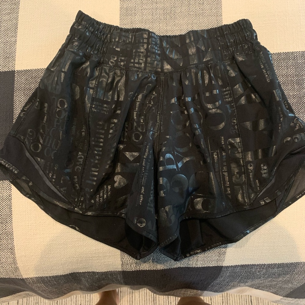 Lululemon Hotty Hot Long (4” inseam) Shorts